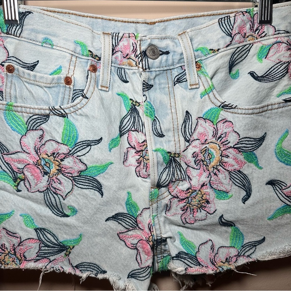 Levi’s 501 Button Fly Floral Garden Print Denim Shorts Size 26 - Picture 6 of 16